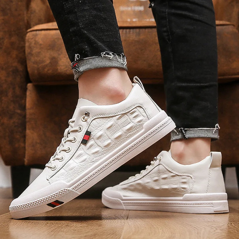 2023 Men's New Versatile Shoes White Men Vulcanized Shoes Casual Board Shoes Slip on Flat Shoes Summer Breathable Leather Shoes